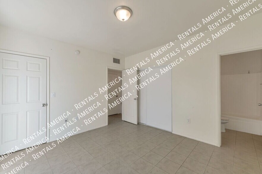 Building Photo - 7051 S 6th Ave