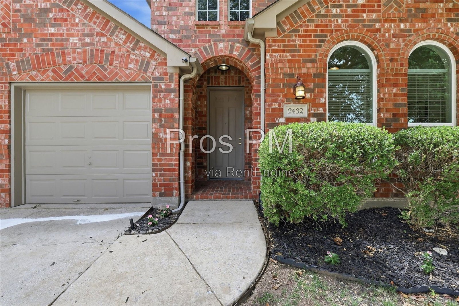 Building Photo - 2432 Chesterwood Dr