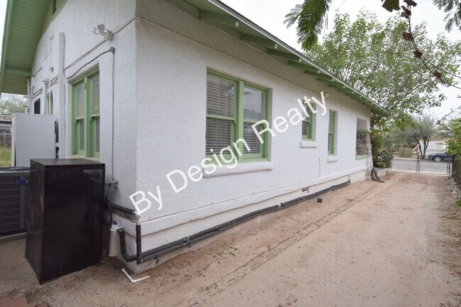 Building Photo - Charming Armory Park Bungalow with Private Off-Street Parking