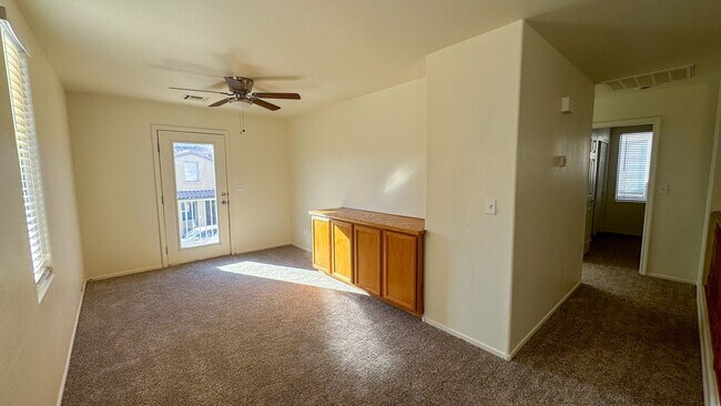 Building Photo - 3 bed, 2.5 bath, 1,746 sq ft home in southwest Las Vegas