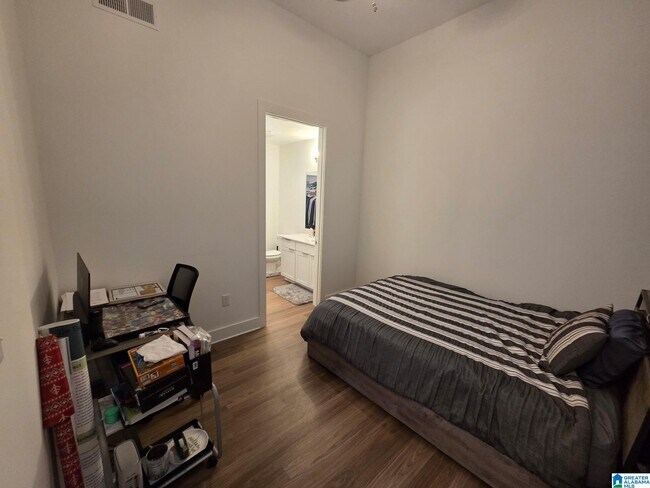 Building Photo - 1329 4th Ave S