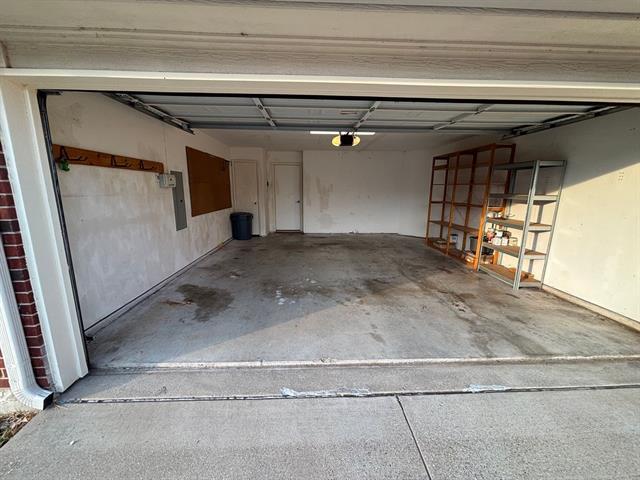 Building Photo - 10717 Canoe Rd