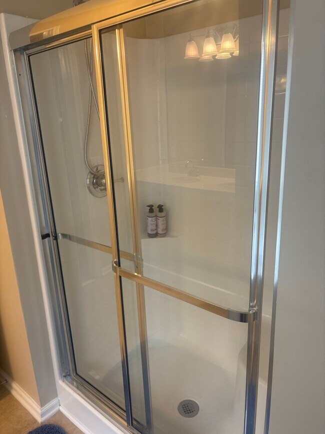 Building Photo - This beautiful 4 bedroom, 3.5 bath home in the highly sought-after Mill Creek neighborhood has it...