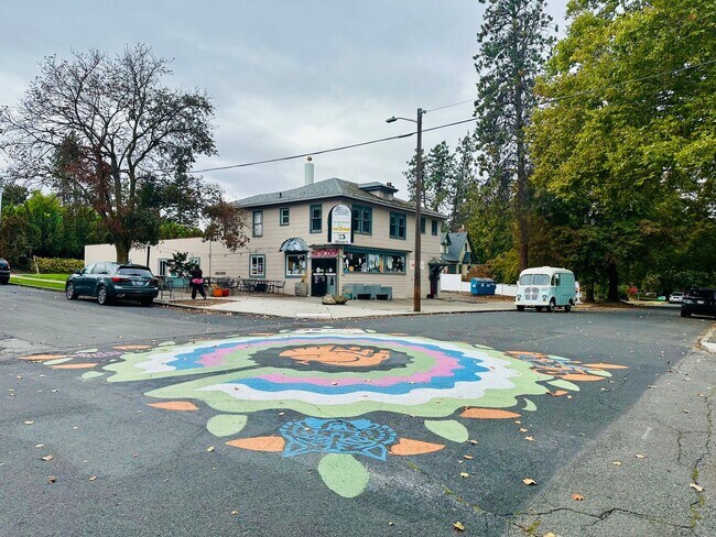 Building Photo - 1000-1003 W 25th Ave