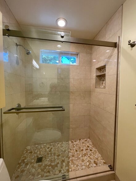 Shower - 727 Laurel St