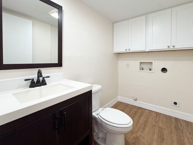 Building Photo - Newly Remodeled 2 bedroom 2.5 bath near Millenia Mall