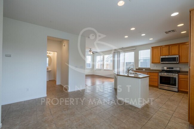 Building Photo - Spacious 3-Bedroom Home in Gated Lincoln Crossing Community