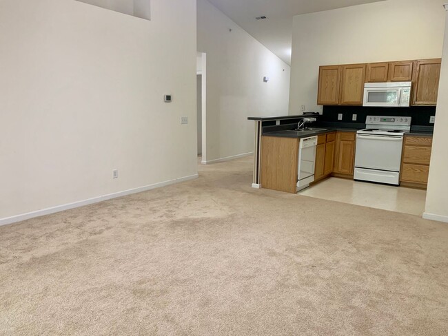 Building Photo - *Move In Special* 3 Bed | 2 Bath Condo nea...