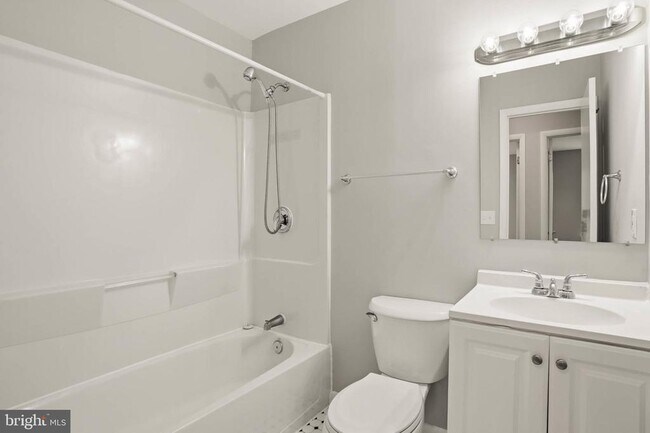 Building Photo - 1382 Almond Dr