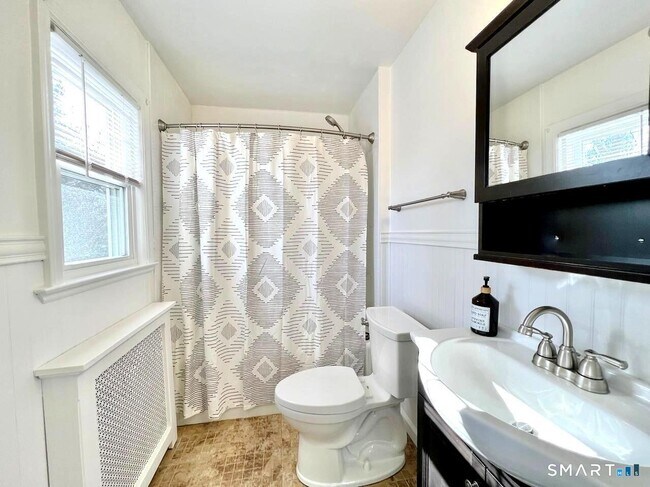 Building Photo - 28 Wessels Pl