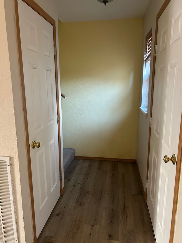 Building Photo - 507 W Shore Dr