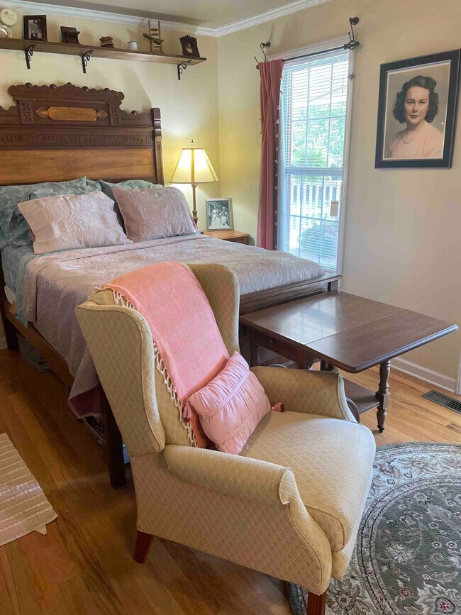 Building Photo - 176 Schools Dr