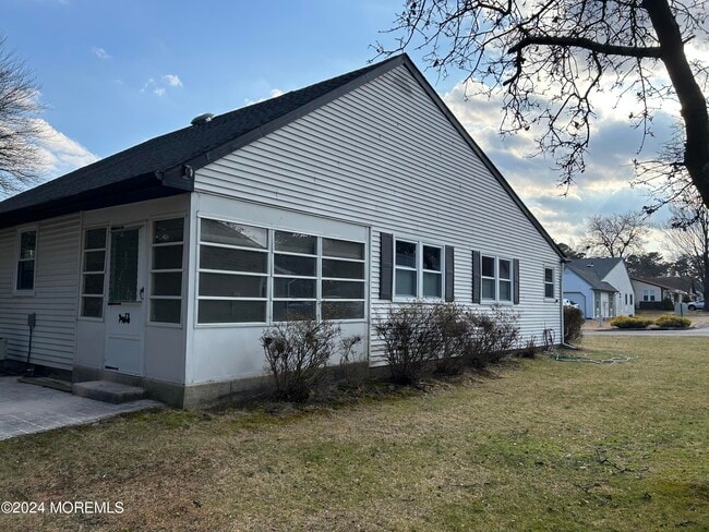 Building Photo - 27 Milford Ave