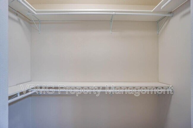 Building Photo - 2116 NE 115th Ct