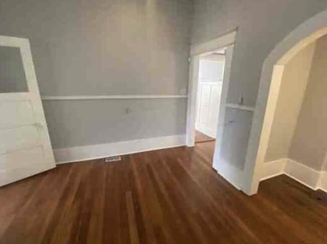 Building Photo - 639 W Elmira St