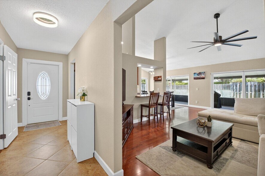 Building Photo - 45 Baytree Cir