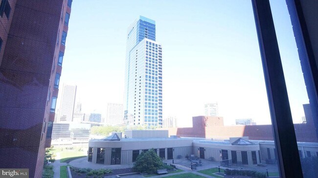 Building Photo - 10 E Lee St