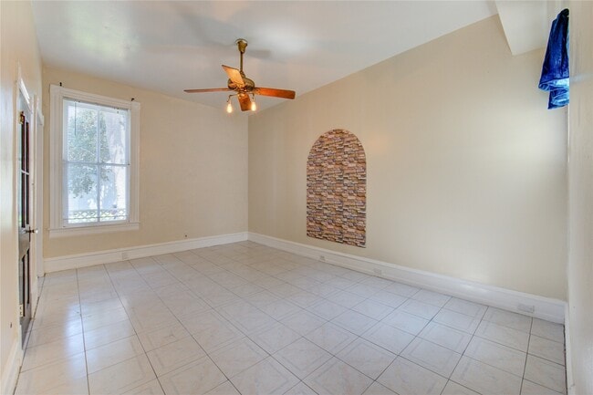 Building Photo - 1619 Avenue N