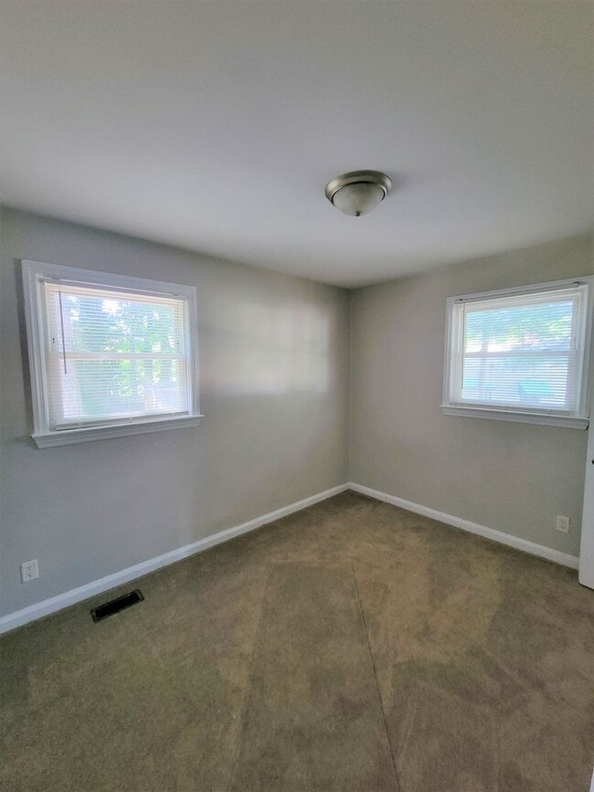 Building Photo - COMING SOON- Adorable 3 Bedroom Home 1 bath house