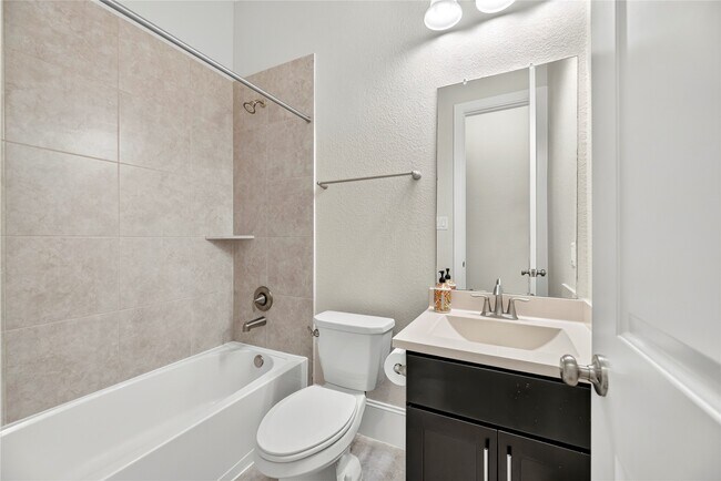 Building Photo - 10510 Trinity Springs Dr