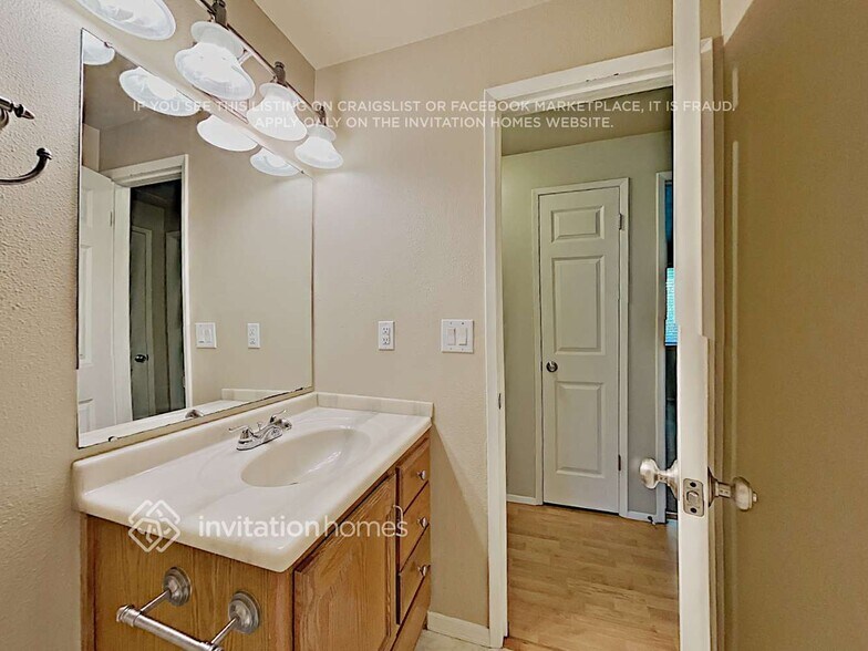 Building Photo - 5823 60th Dr NE