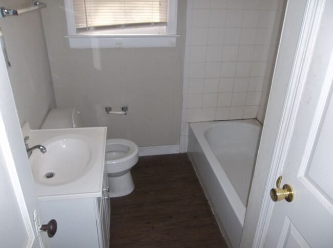 Building Photo - 100 Edwards St