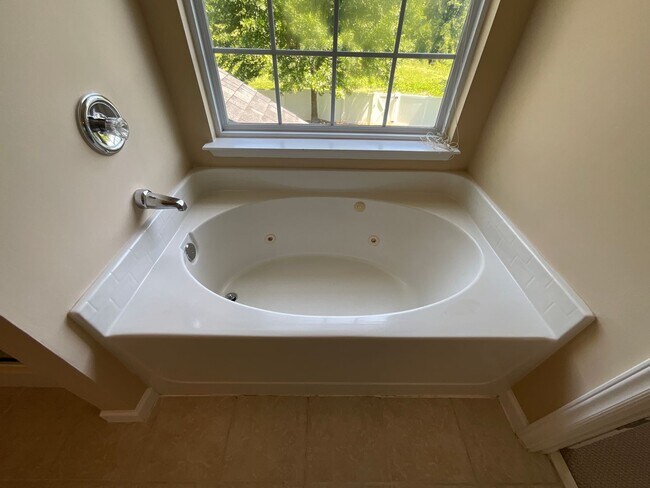 Building Photo - Half Off First Month's rent if you move in by July 31st, Spacious & Elegant 4 BR / 2.5 BA High Po...