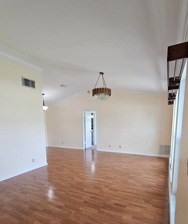 Building Photo - 12157 Sycamore Ln