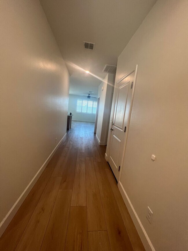 Building Photo - Updated 3 Bed/2 Bath in Excellent Glendale...