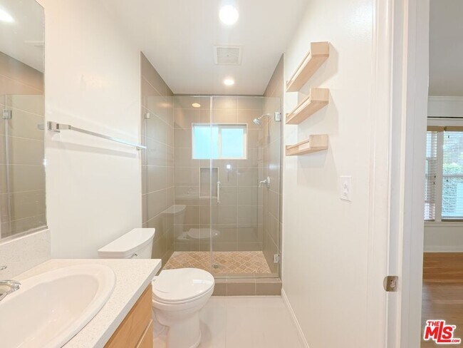 Building Photo - 442 Kelton Ave