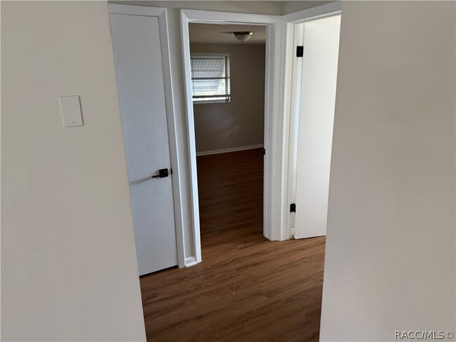 Building Photo - 7 N Jackson St