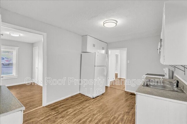 Building Photo - 2130 E 83rd St