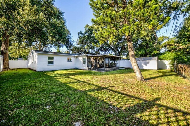 Building Photo - 2472 Whitman St