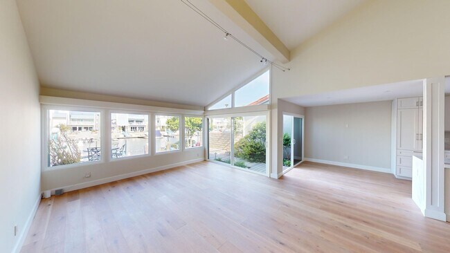 Building Photo - Beautifully Updated Spacious 3 Bed 3 Bath Home in Coronado Cays Available for Lease!