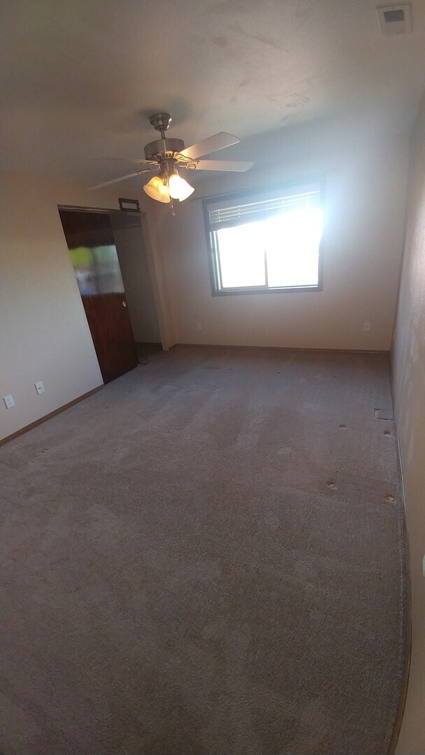 Building Photo - 4-Bed, 2-Bath Home Off Road 100 with Easy ...