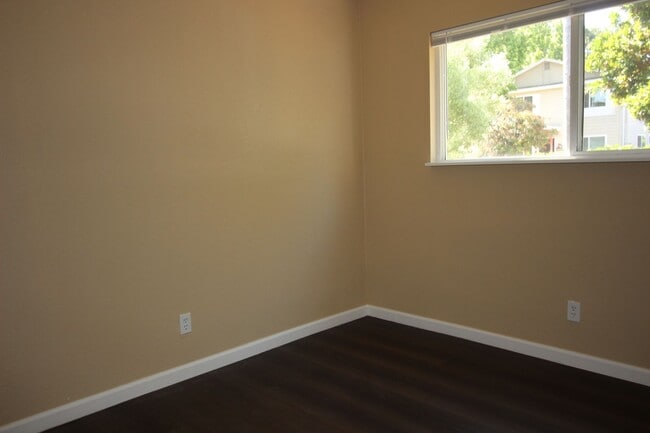 Building Photo - 4441 Yukon Dr