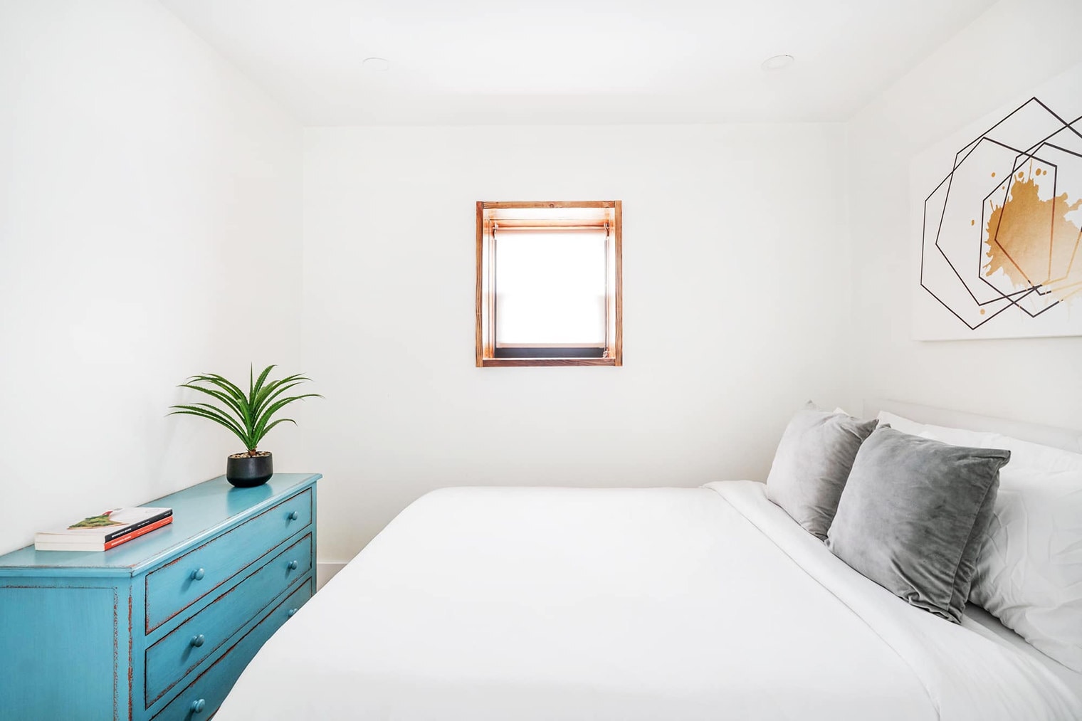 Building Photo - 244 E 75th St