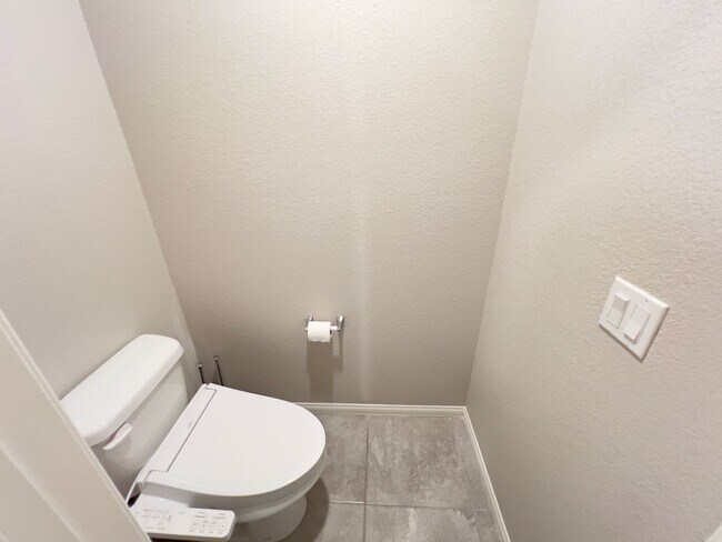 Building Photo - 4 bedroom, 2.5 bathroom home located in North West, Las Vegas