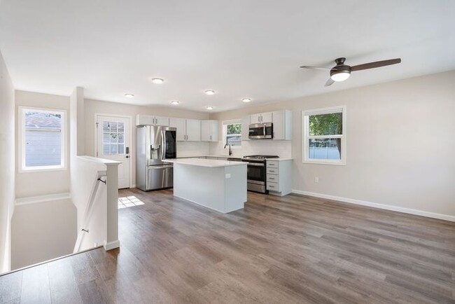 Building Photo - $1,895 | 2 Bedroom, 2 Bathroom House | Pet...