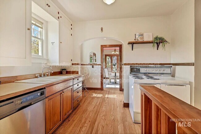 Building Photo - 1512 S Grant Ave