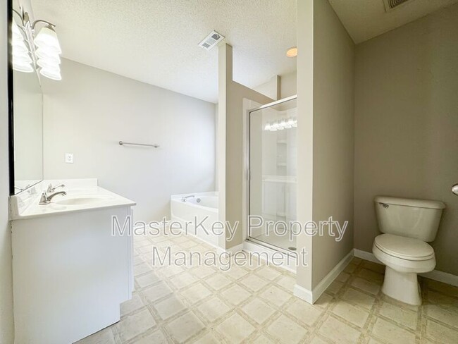 Building Photo - 6842 Harter Ct