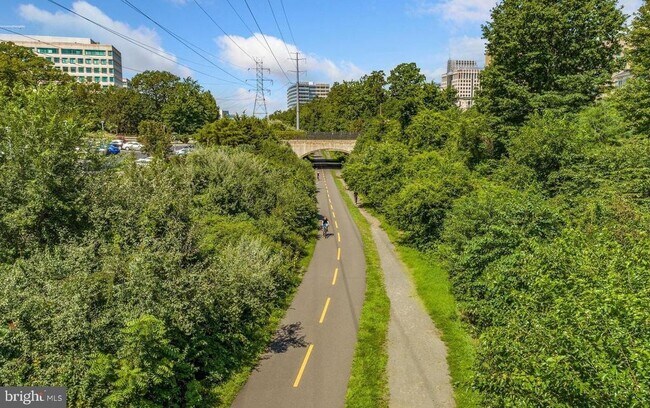 Building Photo - 11800 Sunset Hills Rd