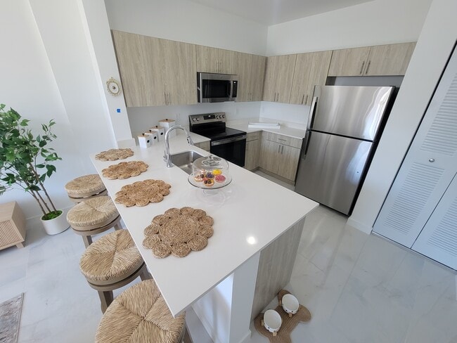 Building Photo - 935 SW 72nd Ave