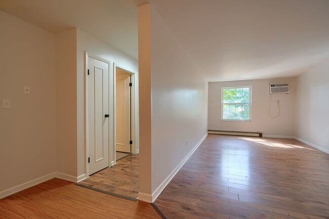 Building Photo - 4696 Tarryton Ct S