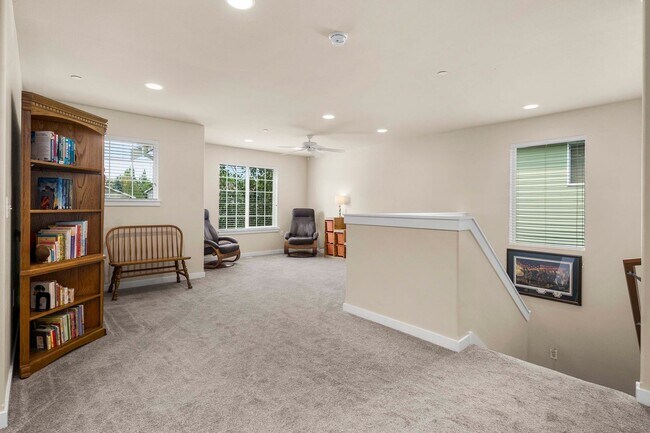 Building Photo - 2030 Nelson St