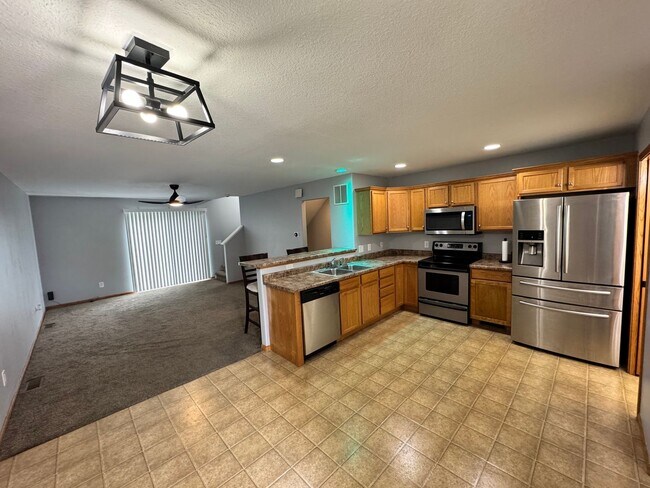 Building Photo - 3 bedroom 3 1/2 bath Condo in Davenport