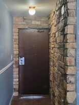 Building Photo - 258 E Bailey Rd