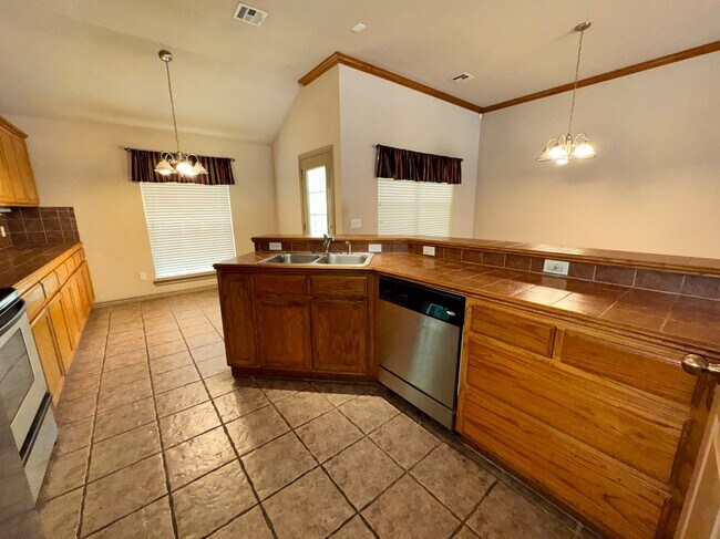 Building Photo - 1424 Teakwood Dr