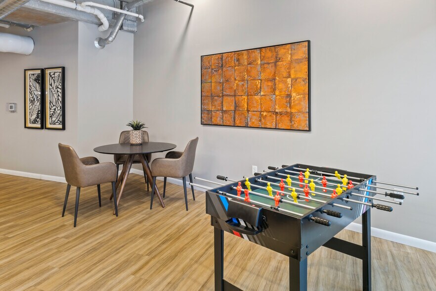 Building Photo - 8041 W Bluemound Rd