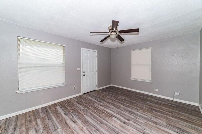 Building Photo - 3-BEDROOM GOVERNMENT HILL DUPLEX